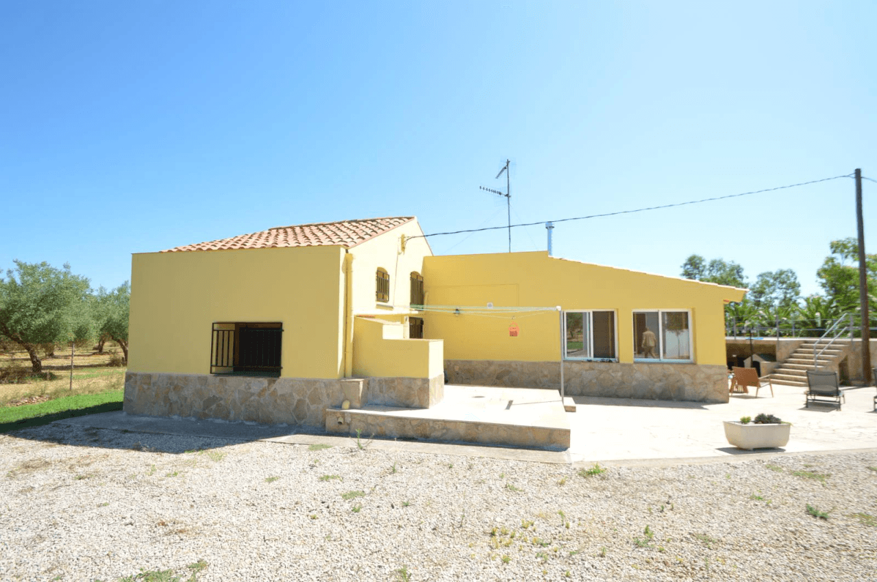Finca en venta en Ulldecona con piscina y 3 dormitorios