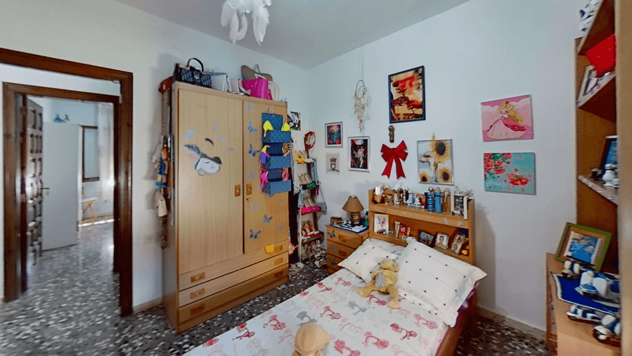 Chalet à vendre à Vinaròs avec piscine et 4 chambres.