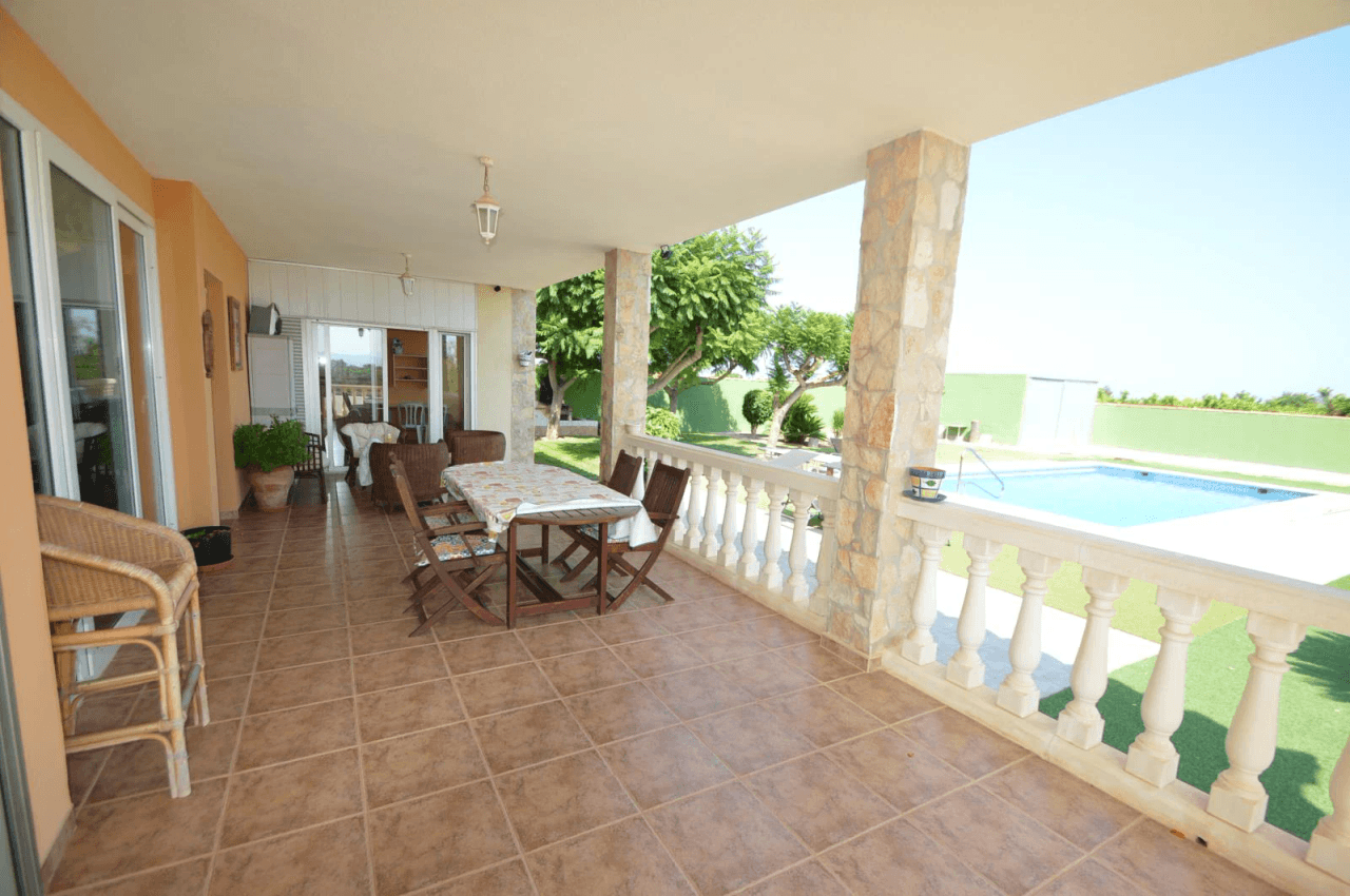 En venta finca con chalet en Vinaròs