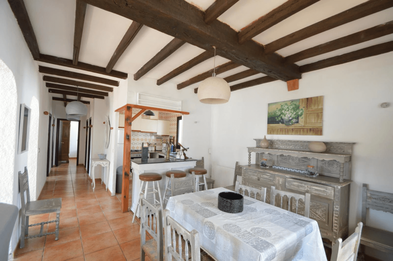 Chalet à vendre à Vinaròs, Triador, avec 5 chambres et une piscine.
