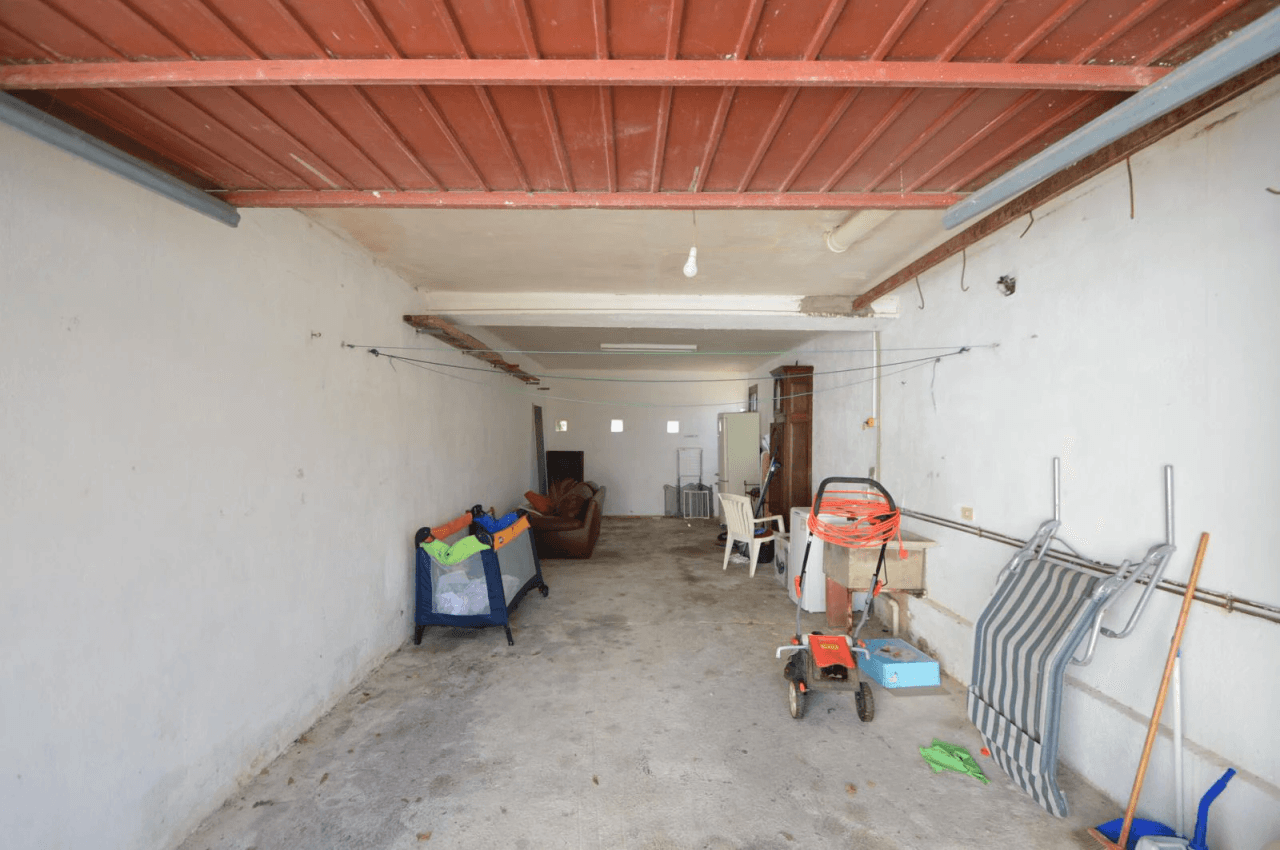 Chalet à vendre à Vinaròs, Triador, avec 5 chambres et une piscine.