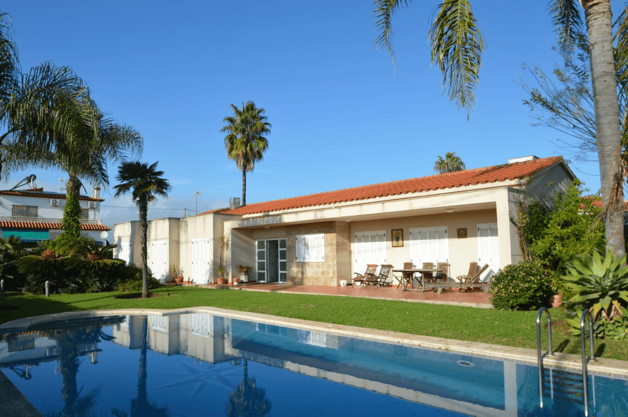 À VENDRE, ÉLÉGANTE VILLA SUR LA CÔTE SUD DE VINARÒS