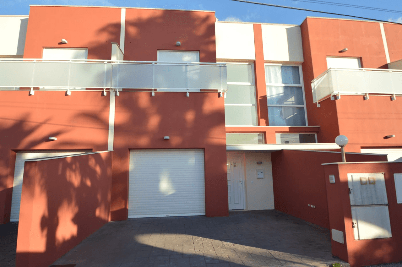 Chalet mitoyen à vendre à Vinaròs avec vue sur la mer