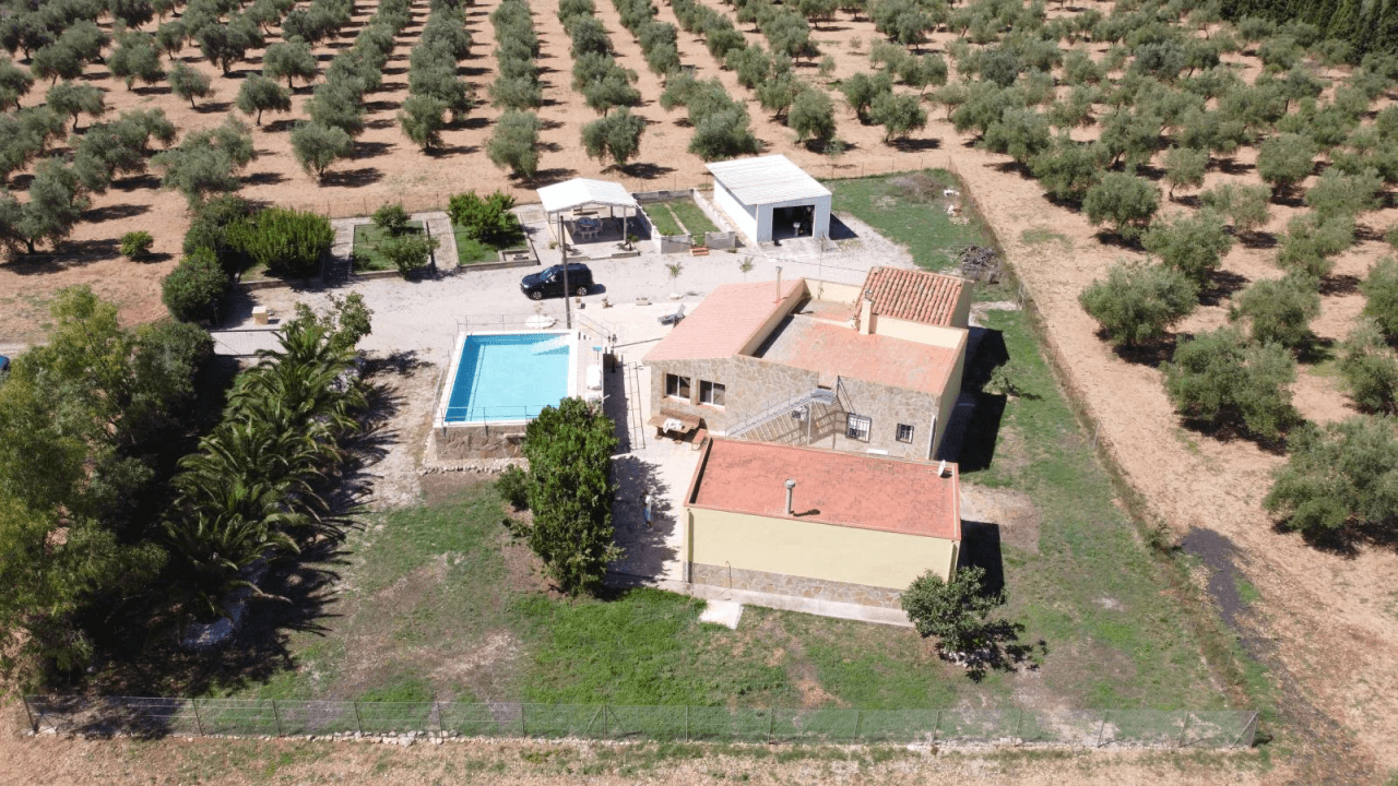 Finca en venta en Ulldecona con piscina y 3 dormitorios