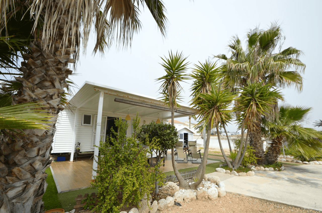 Parcela con 3 casas en venta en Vinaròs