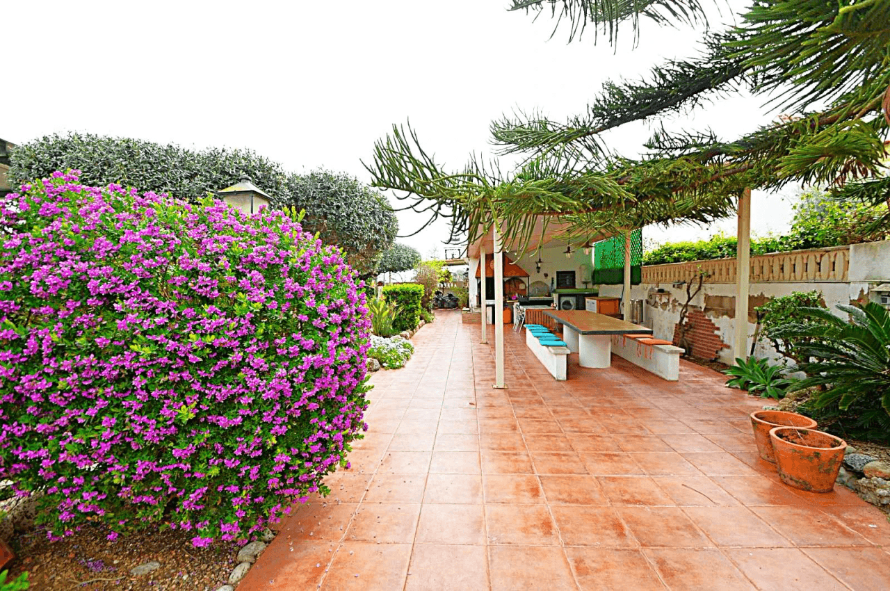 Parcela con 3 casas en venta en Vinaròs