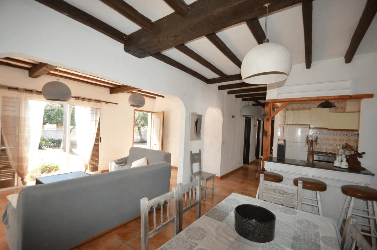 Chalet à vendre à Vinaròs, Triador, avec 5 chambres et une piscine.