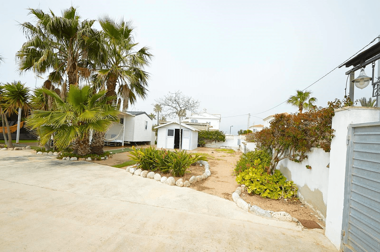 Parcela con 3 casas en venta en Vinaròs