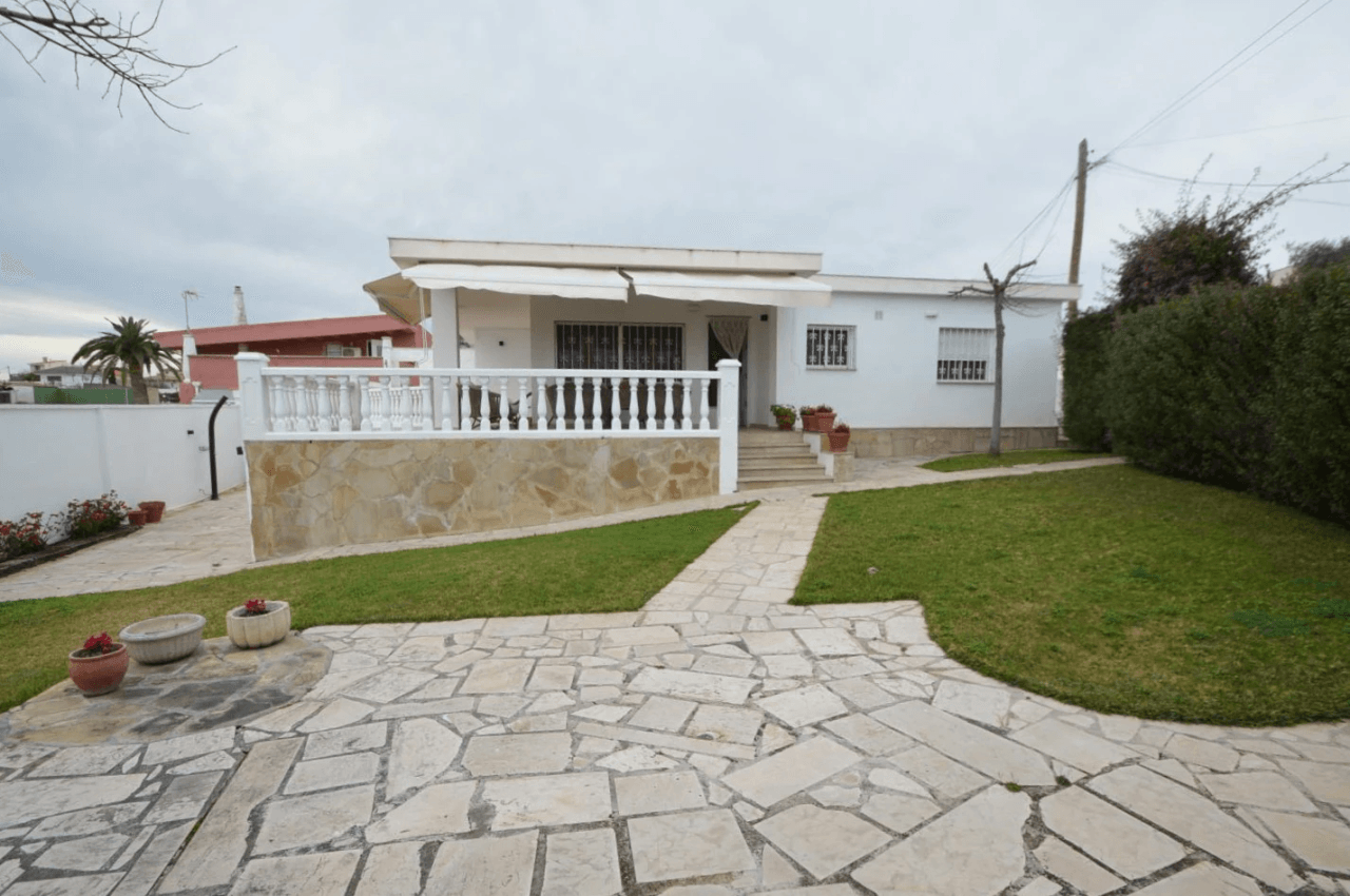 Villa en venta en Vinaròs con vistas al mar