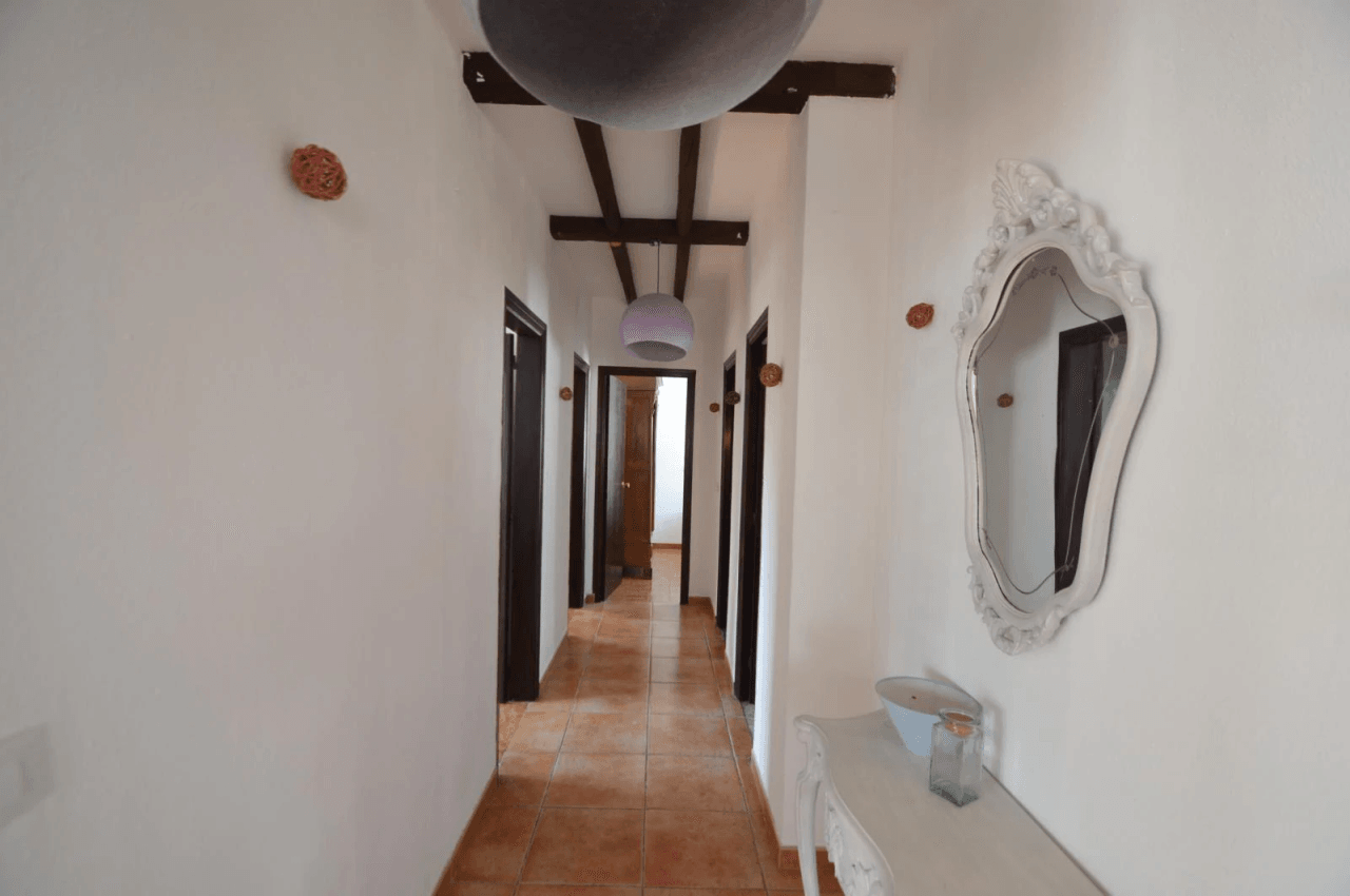 Chalet à vendre à Vinaròs, Triador, avec 5 chambres et une piscine.