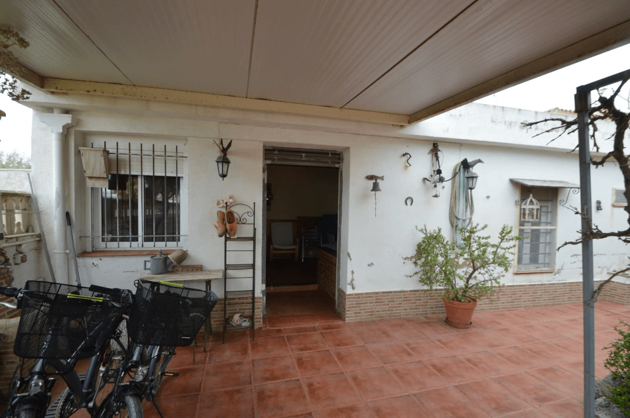 Parcela con 3 casas en venta en Vinaròs