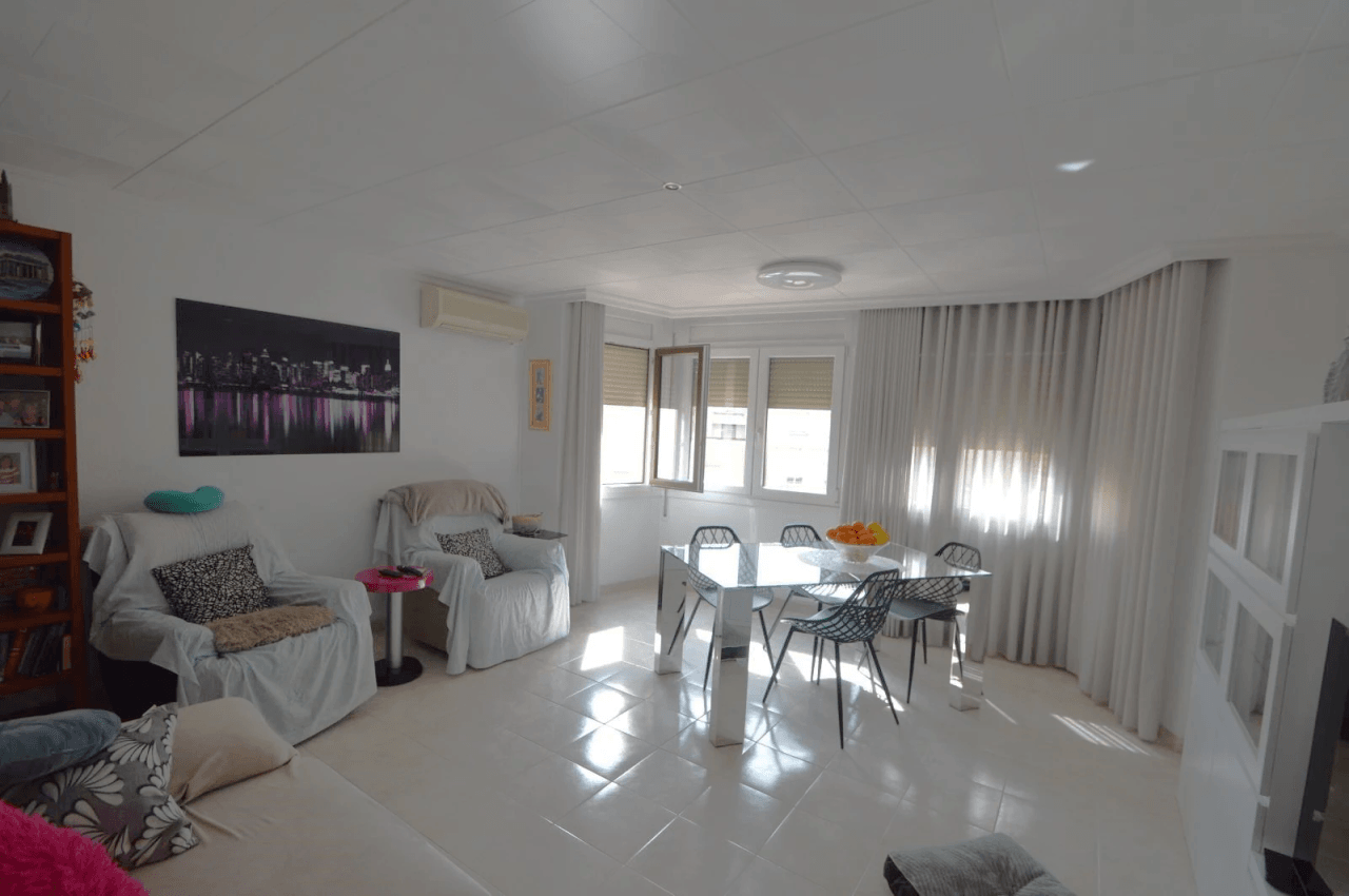 Casa adosada en Vinaròs con 5 dormitorios y 3 baños