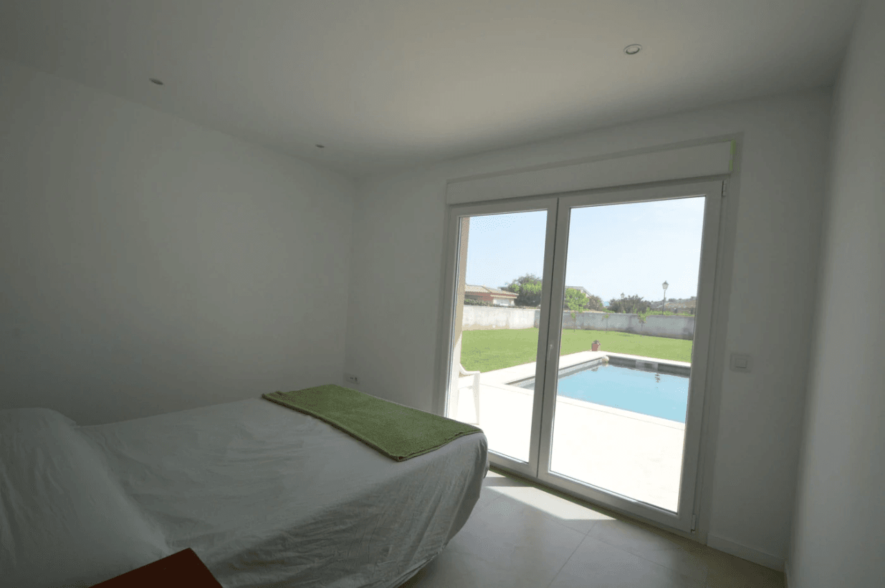 Chalet en venta con 4 dormitorios y piscina en Vinaròs