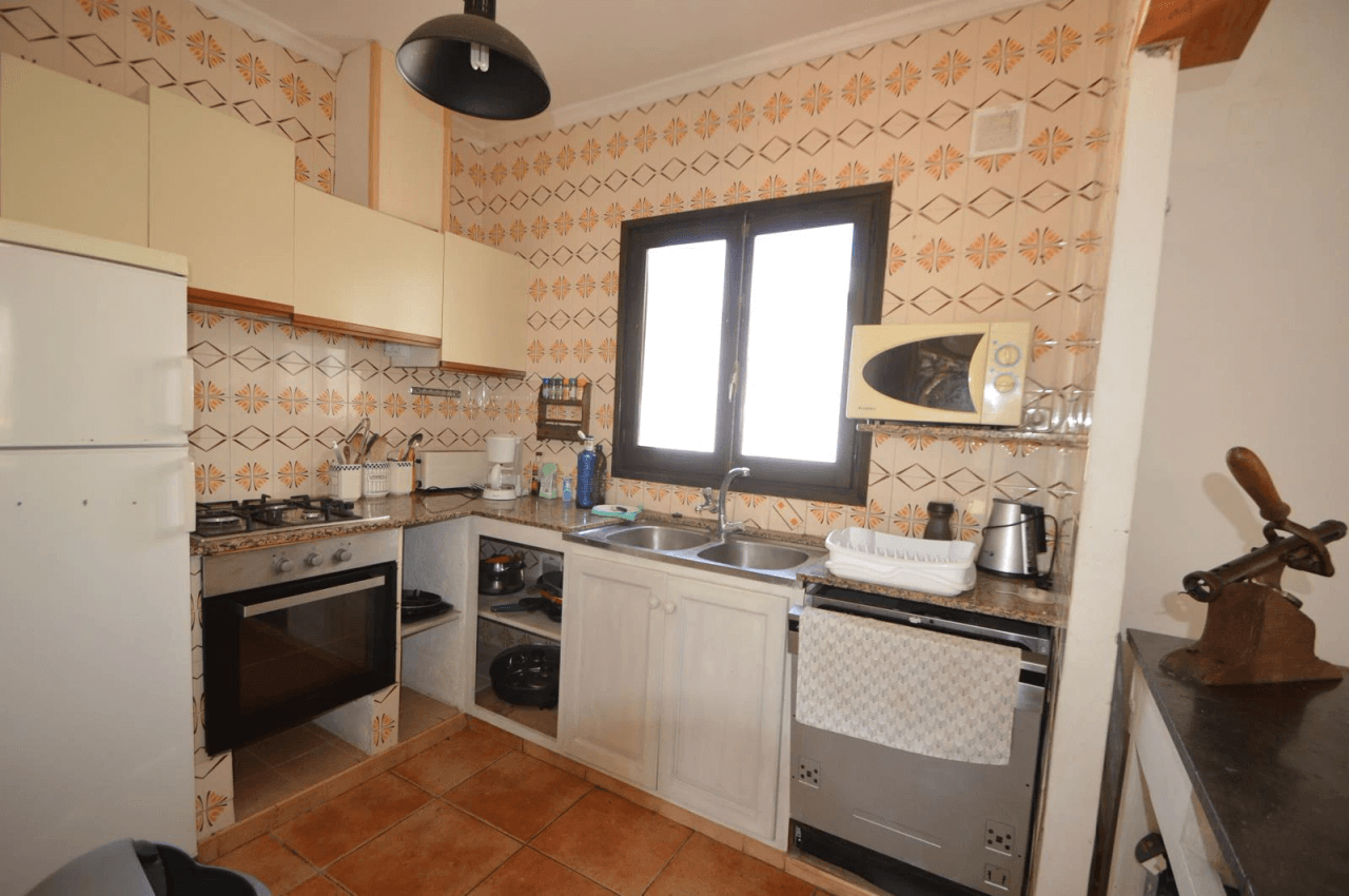 Chalet à vendre à Vinaròs, Triador, avec 5 chambres et une piscine.