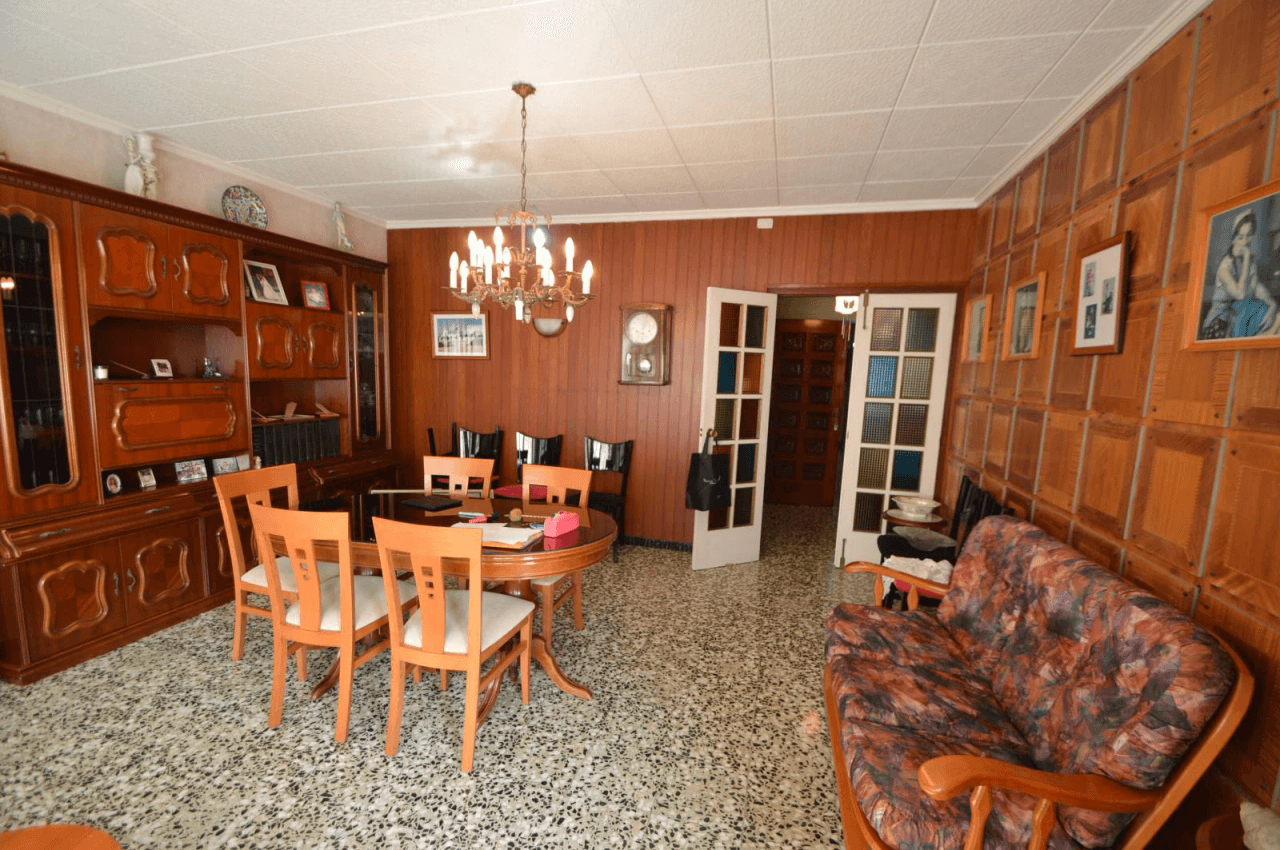 Casa adosada en Vinaròs con 5 dormitorios y 3 baños