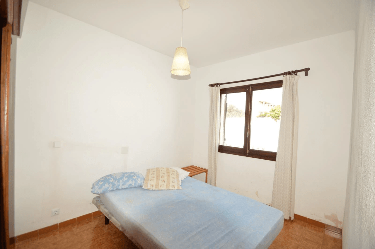 Chalet à vendre à Vinaròs, Triador, avec 5 chambres et une piscine.