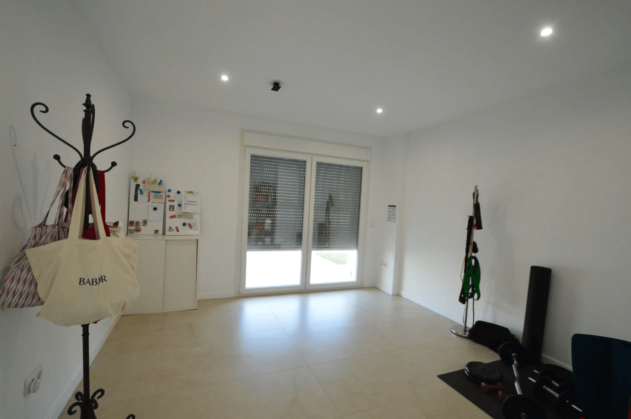 Chalet en venta con 4 dormitorios y piscina en Vinaròs