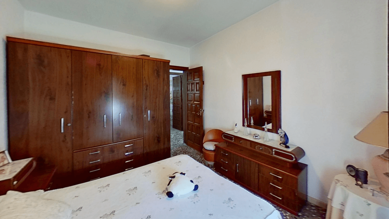 Chalet à vendre à Vinaròs avec piscine et 4 chambres.