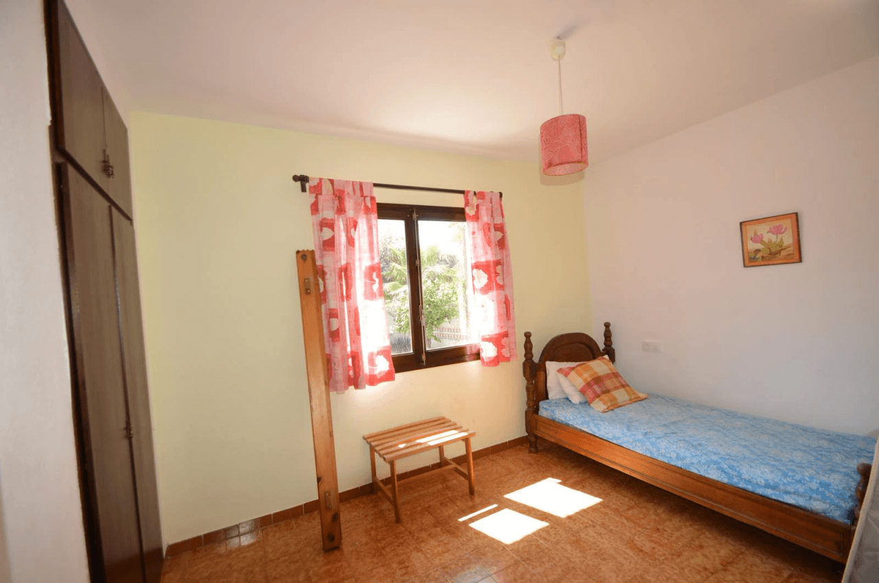 Chalet à vendre à Vinaròs, Triador, avec 5 chambres et une piscine.