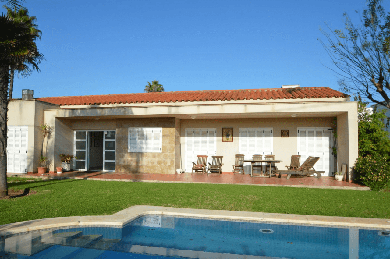 À VENDRE, ÉLÉGANTE VILLA SUR LA CÔTE SUD DE VINARÒS