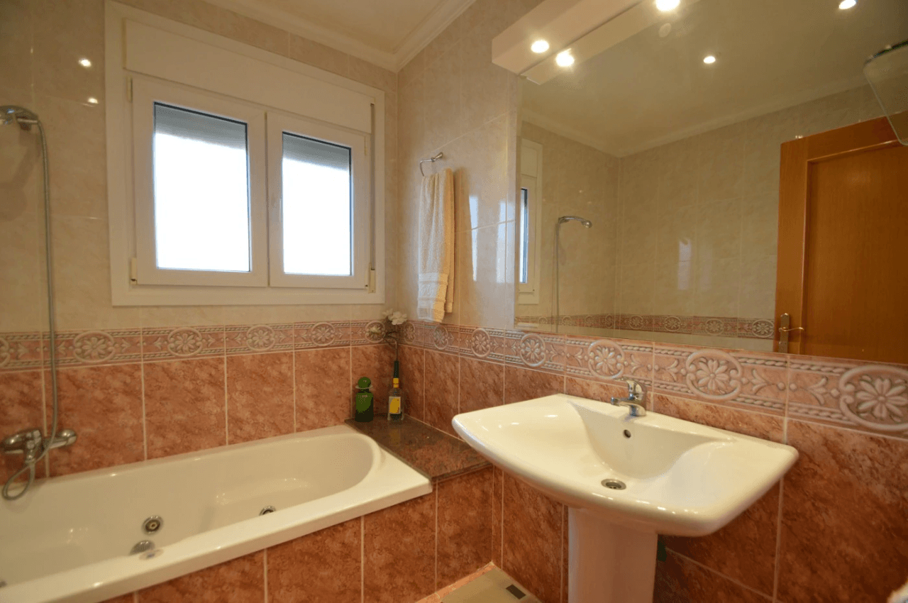 À VENDRE, ÉLÉGANTE VILLA SUR LA CÔTE SUD DE VINARÒS