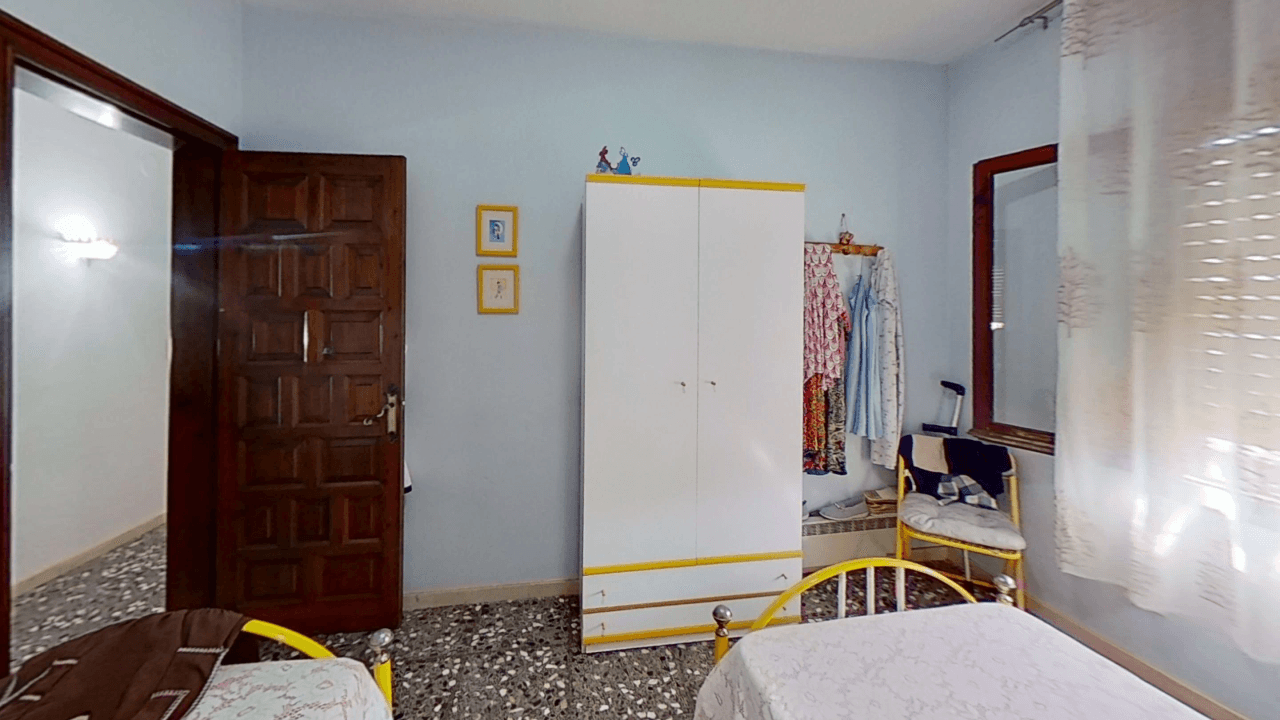 Chalet à vendre à Vinaròs avec piscine et 4 chambres.