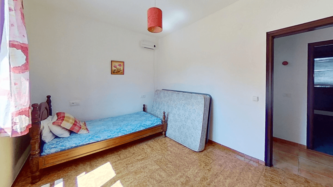 Chalet à vendre à Vinaròs, Triador, avec 5 chambres et une piscine.