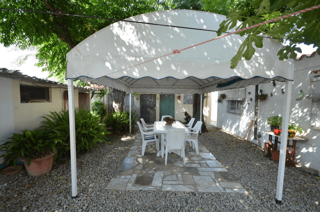 Chalet à vendre à Vinaròs avec piscine et 4 chambres.