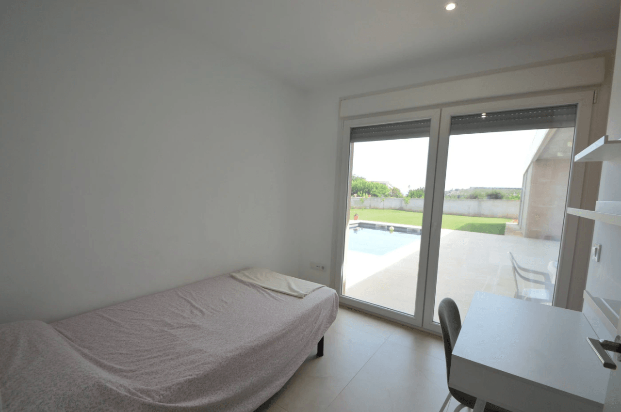 Chalet en venta con 4 dormitorios y piscina en Vinaròs