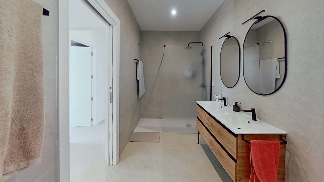 Chalet en venta con 4 dormitorios y piscina en Vinaròs