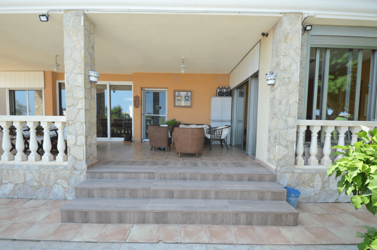 En venta finca con chalet en Vinaròs