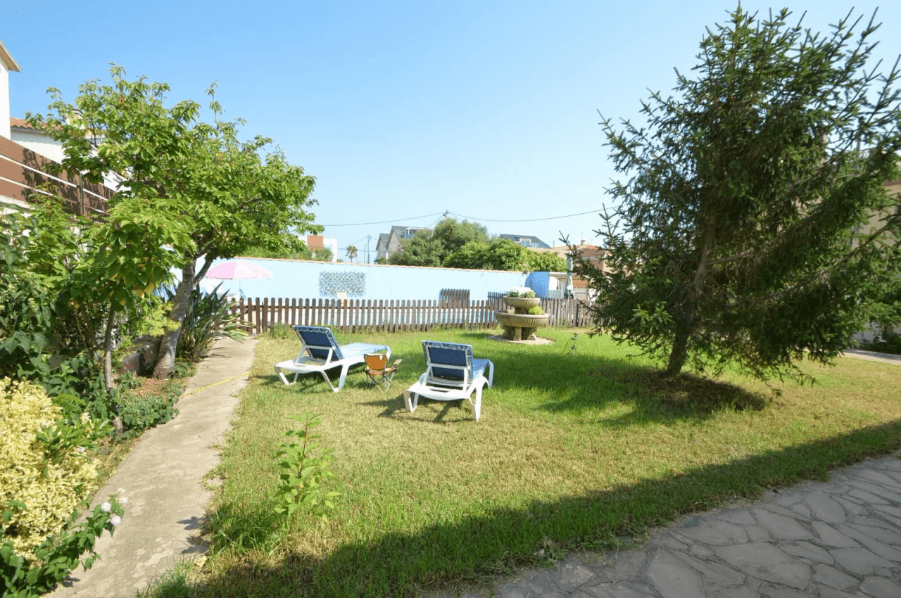Chalet à vendre à Vinaròs avec piscine et 4 chambres.