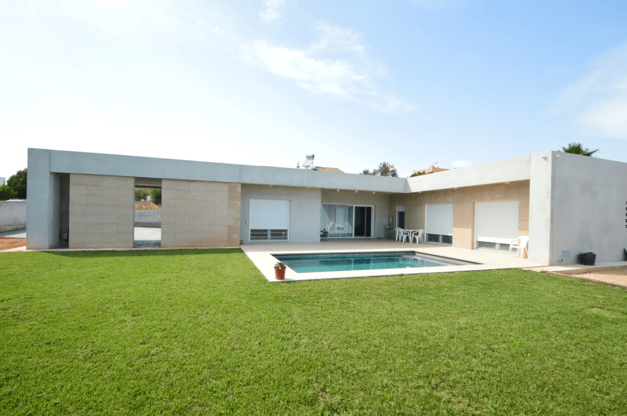 Chalet en venta con 4 dormitorios y piscina en Vinaròs