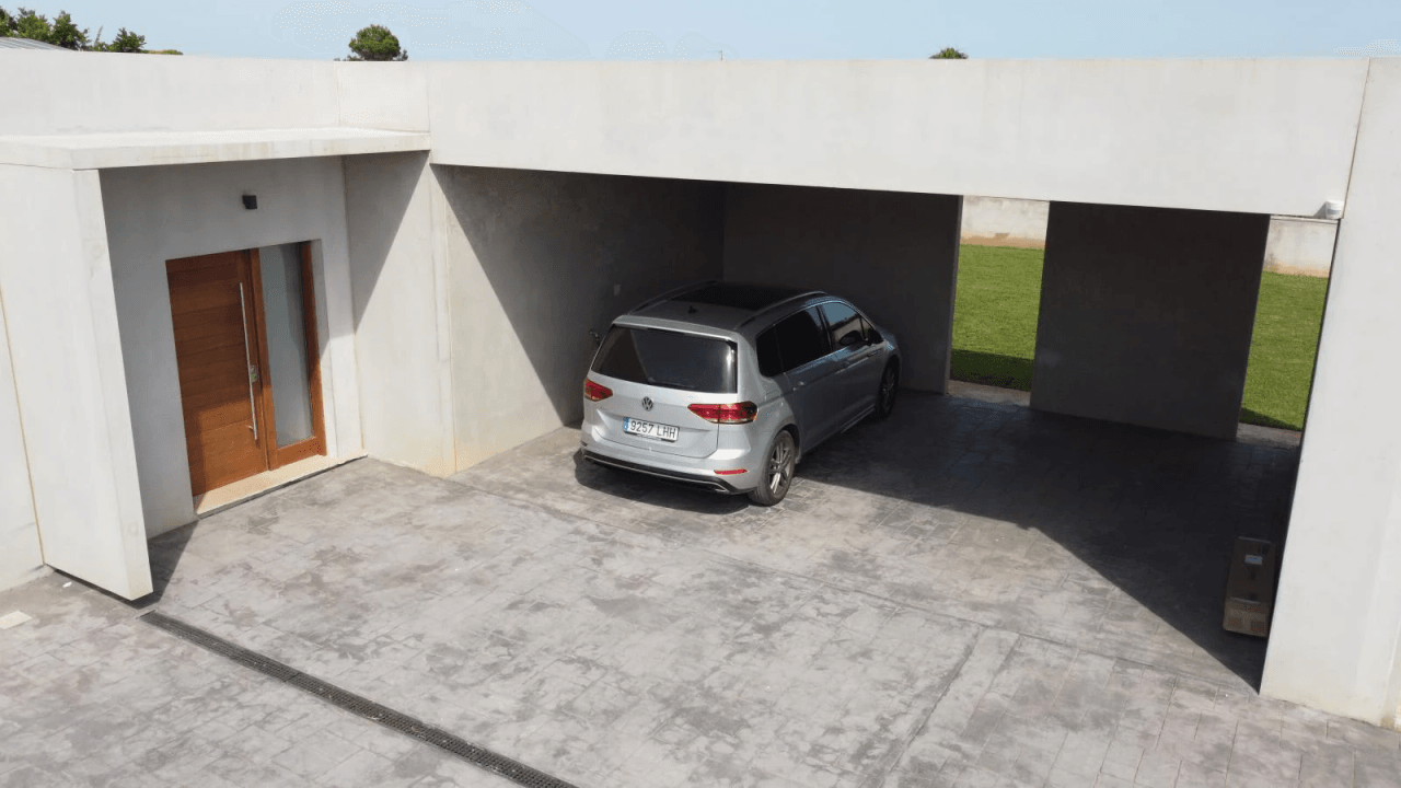 Chalet en venta con 4 dormitorios y piscina en Vinaròs