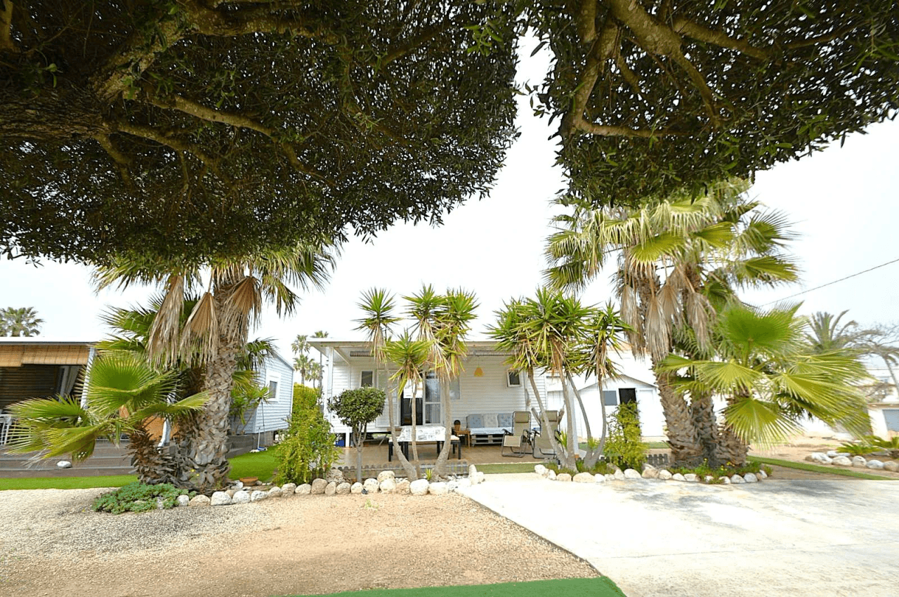 Parcela con 3 casas en venta en Vinaròs