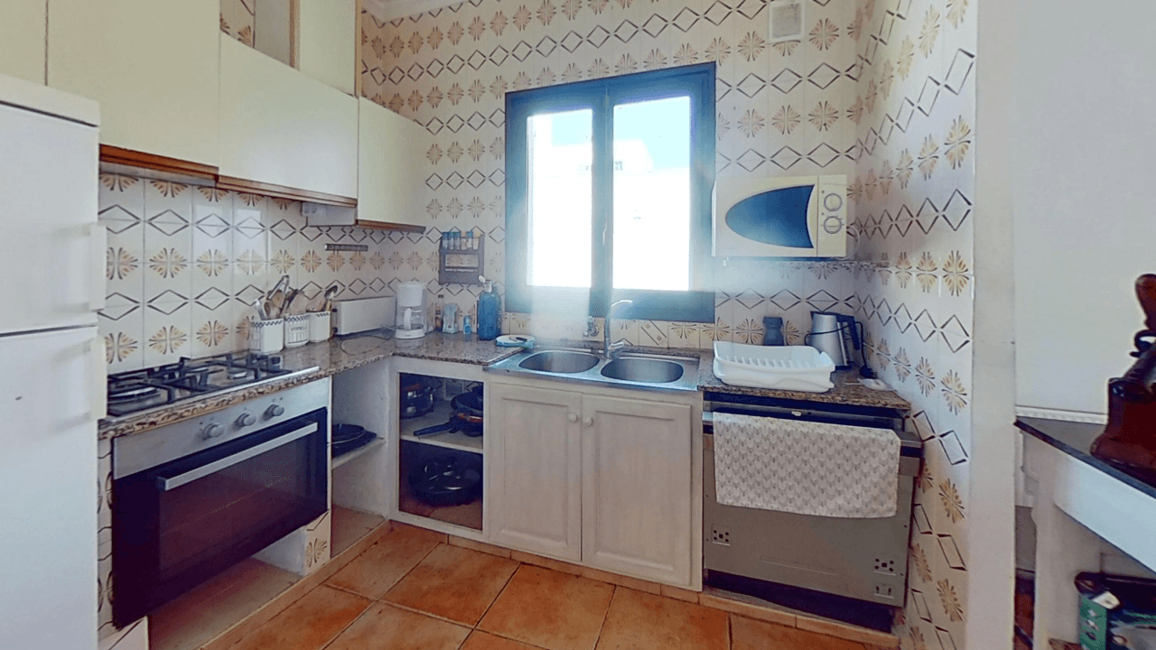 Chalet à vendre à Vinaròs, Triador, avec 5 chambres et une piscine.
