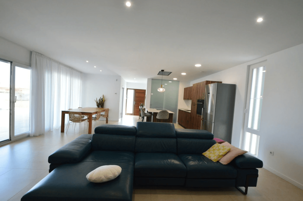 Chalet en venta con 4 dormitorios y piscina en Vinaròs