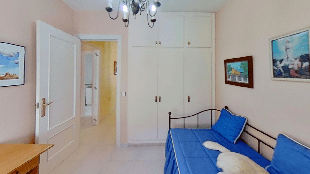 Maison mitoyenne à vendre à Vinaròs, 4 chambres et piscine communautaire.