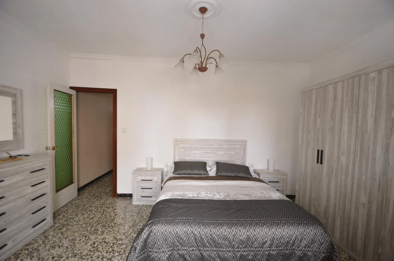Casa adosada en Vinaròs con 5 dormitorios y 3 baños