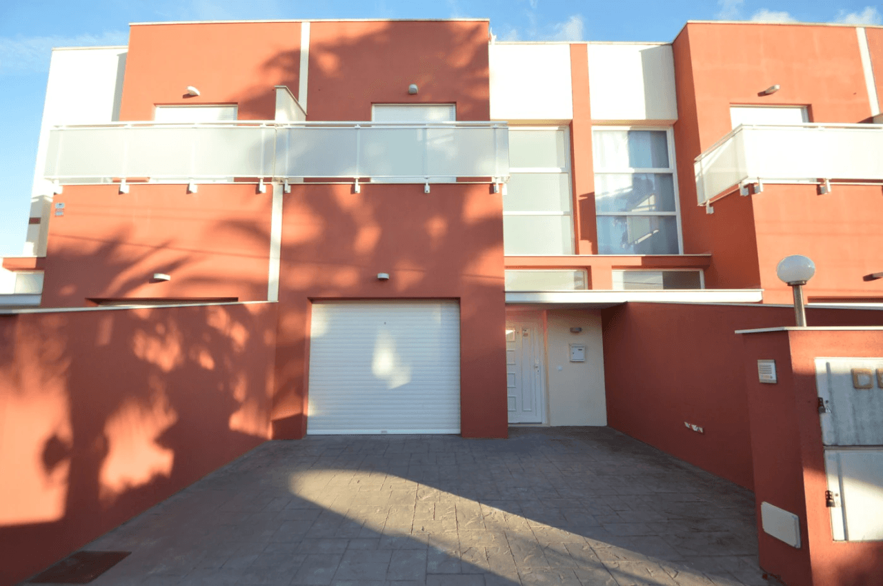 Chalet mitoyen à vendre à Vinaròs avec vue sur la mer