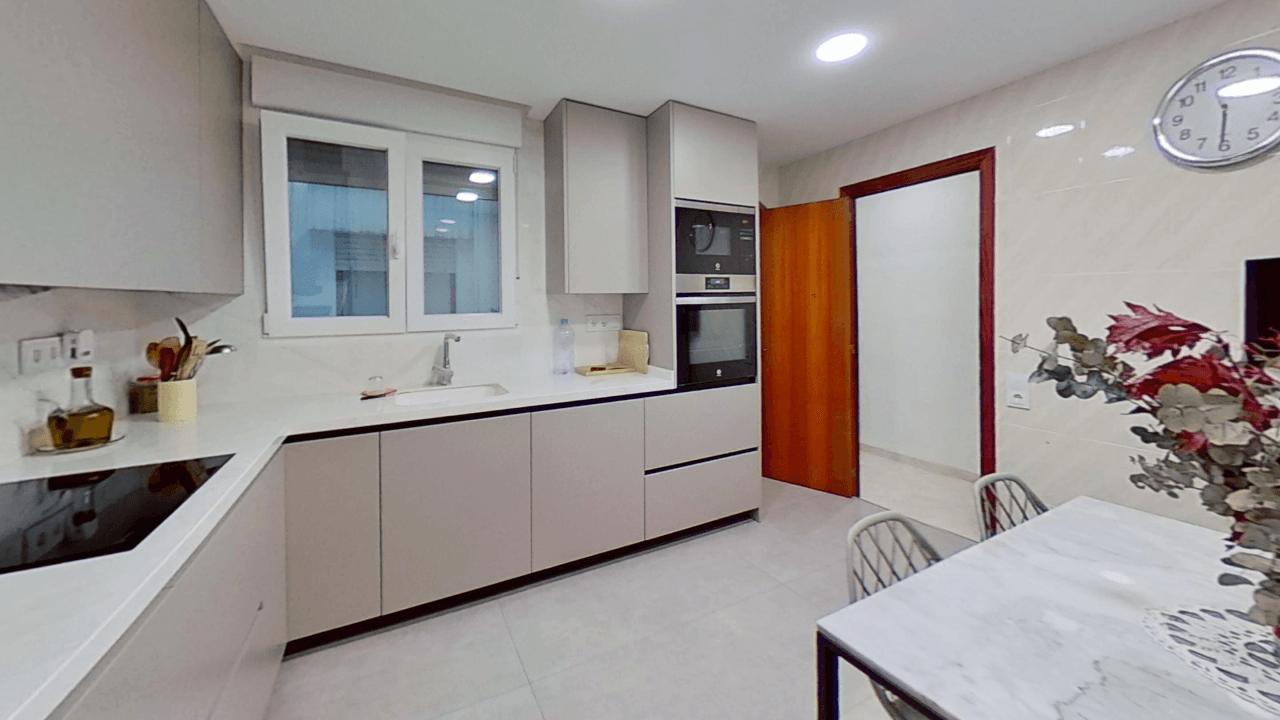 Casa adosada en Vinaròs con 5 dormitorios y 3 baños