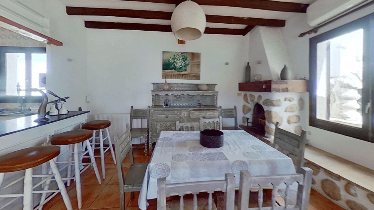 Chalet à vendre à Vinaròs, Triador, avec 5 chambres et une piscine.