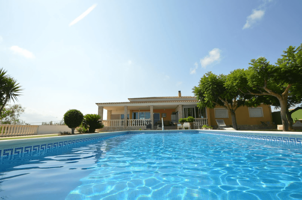 En venta finca con chalet en Vinaròs