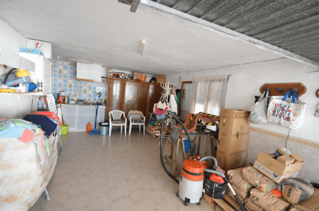 Chalet à vendre à Vinaròs avec piscine et 4 chambres.