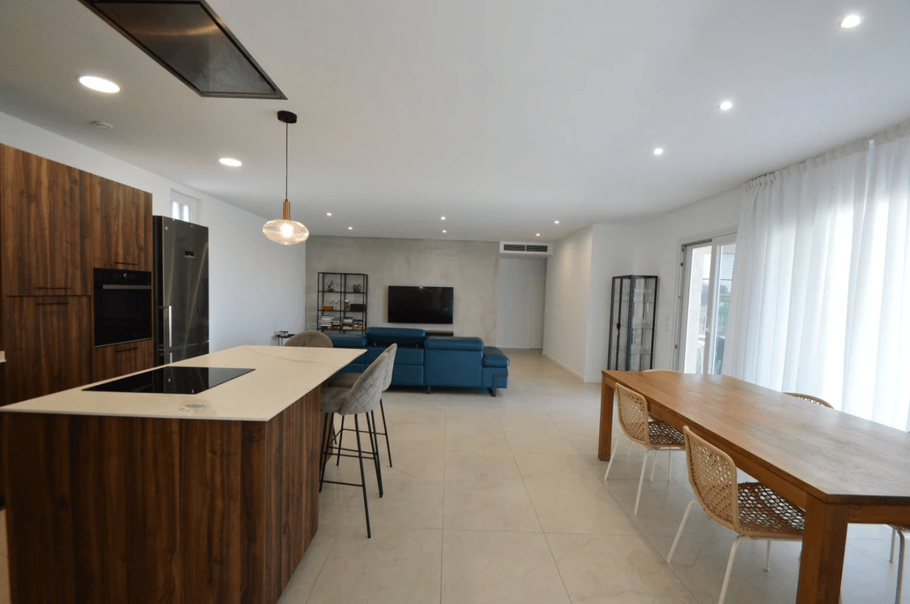 Chalet en venta con 4 dormitorios y piscina en Vinaròs
