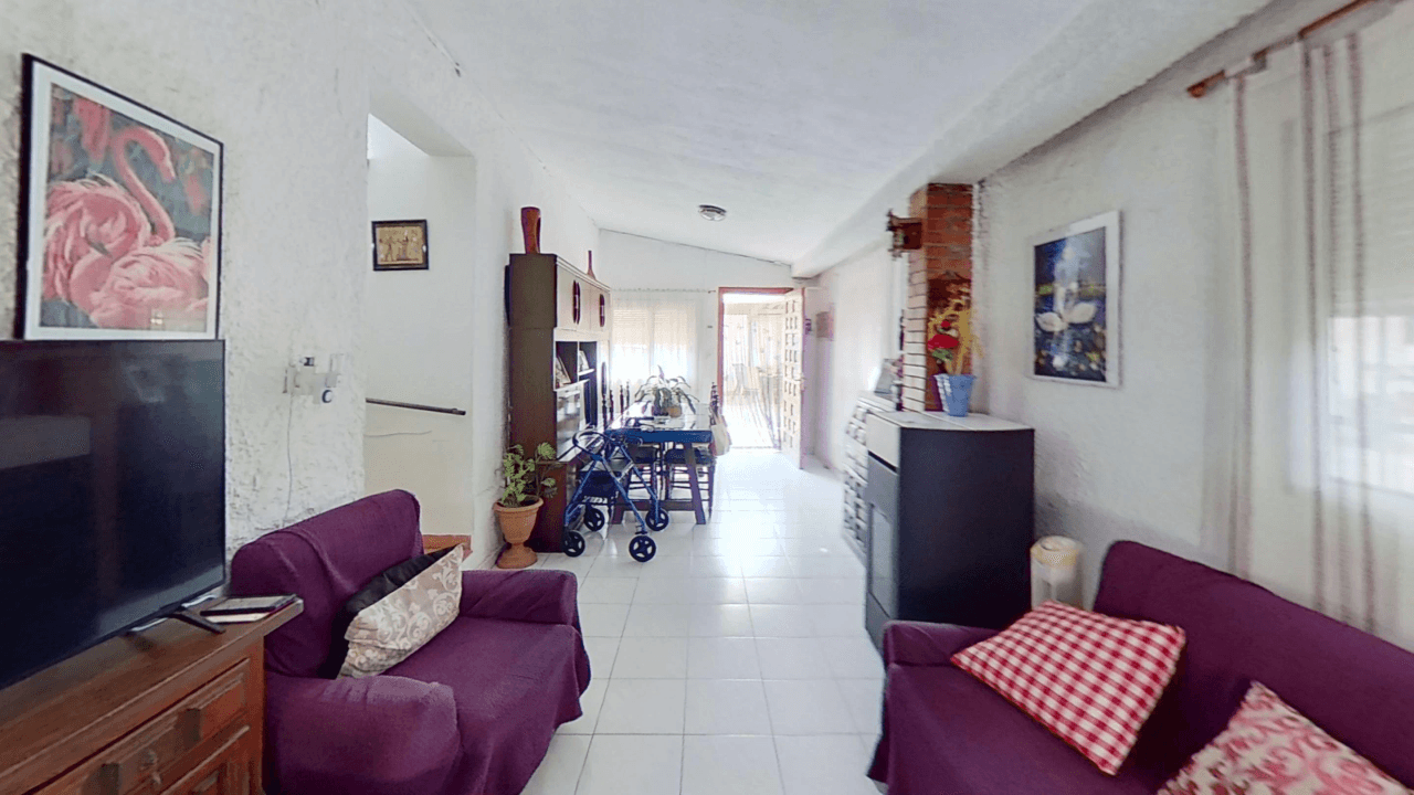 Chalet à vendre à Vinaròs avec piscine et 4 chambres.