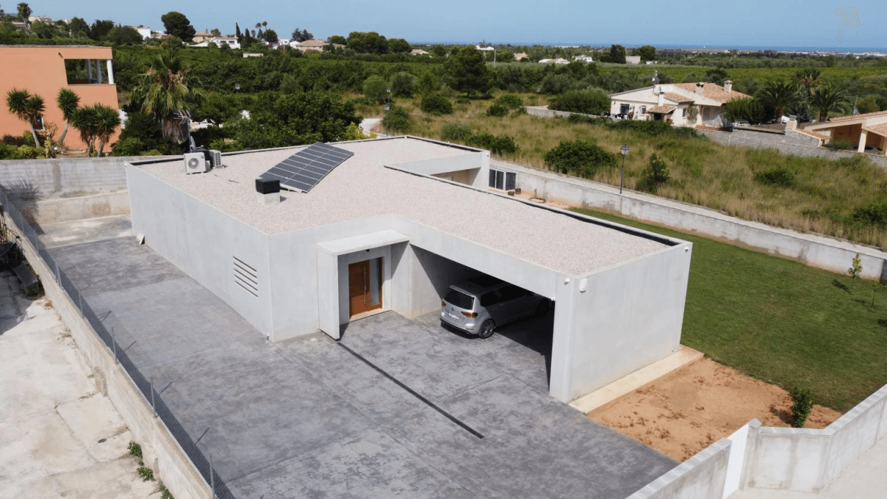 Chalet en venta con 4 dormitorios y piscina en Vinaròs