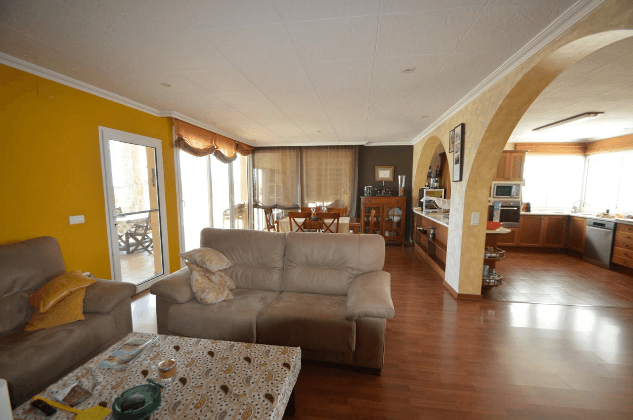 En venta finca con chalet en Vinaròs
