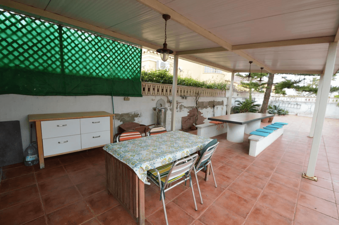 Parcela con 3 casas en venta en Vinaròs