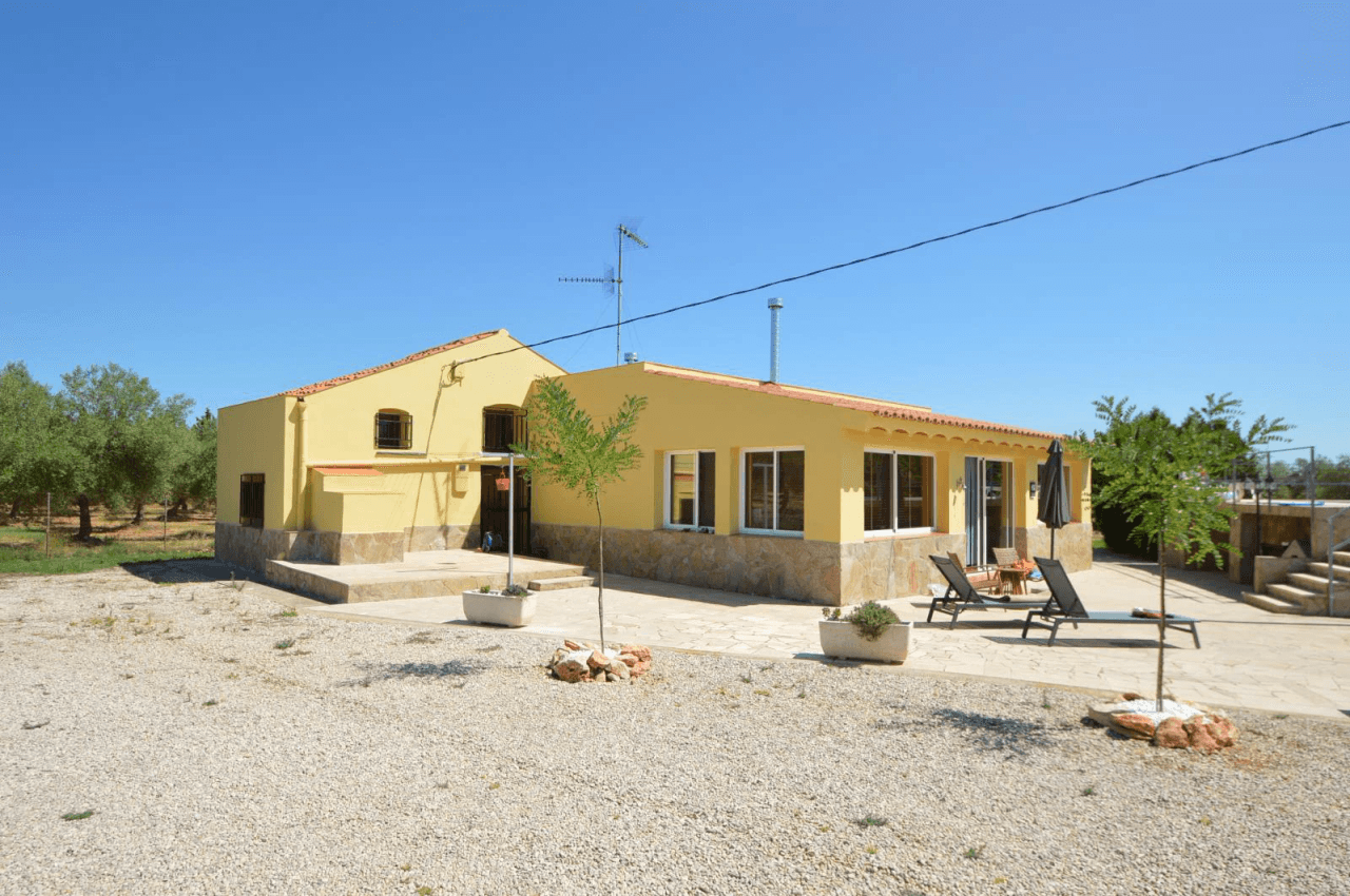 Finca en venta en Ulldecona con piscina y 3 dormitorios